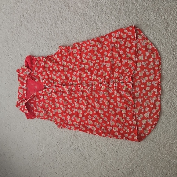 Red Daisy Print Lace Cutout Tank Top Blouse - Picture 1 of 9